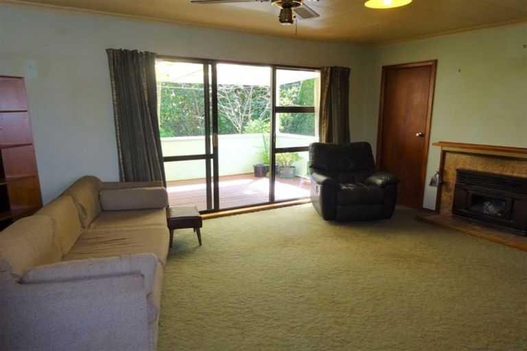 Photo of property in 15 Churchill Crescent, Foxton, 4814