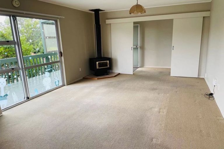 Photo of property in 23 Trias Road, Totara Vale, Auckland, 0629