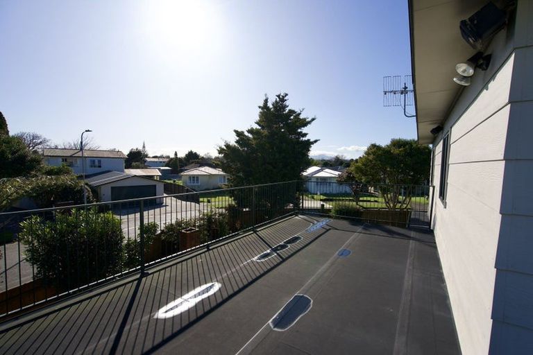 Photo of property in 14 Stirling Crescent, Hokowhitu, Palmerston North, 4410