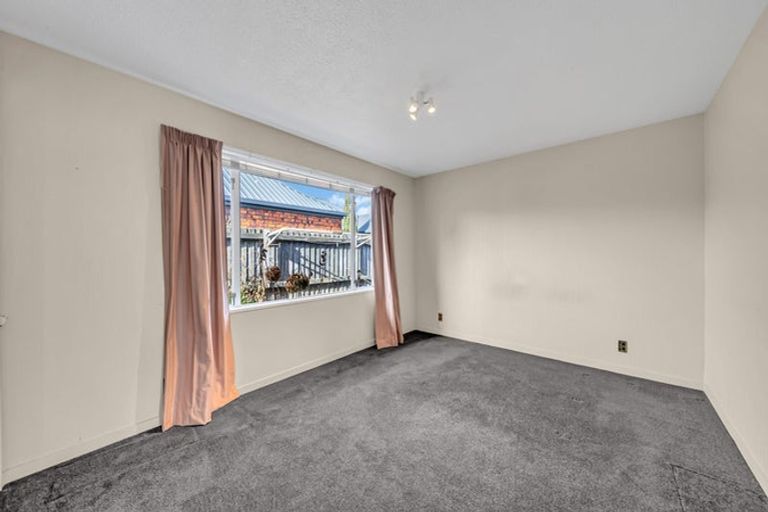 Photo of property in 2/52a Berkshire Drive, Avonhead, Christchurch, 8042