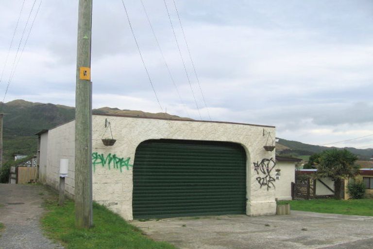 Photo of property in 25 Tremewan Street, Tawa, Wellington, 5028