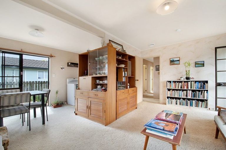 Photo of property in 1/215 Waitemata Drive, Ranui, Auckland, 0612