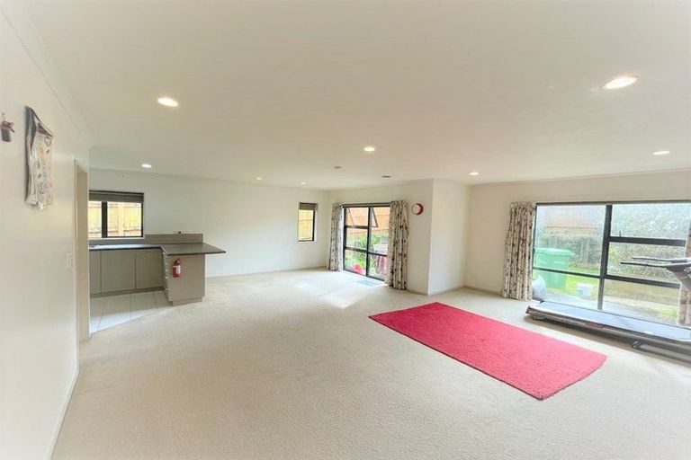 Photo of property in 10a Waione Avenue, Te Atatu Peninsula, Auckland, 0610