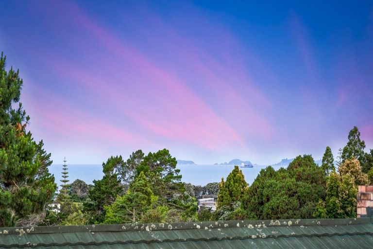 Photo of property in 5 Chevron Place, Castor Bay, Auckland, 0620