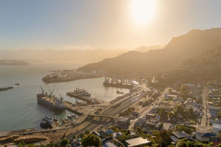 Photo of property in 30 Gilmour Terrace, Lyttelton, 8082