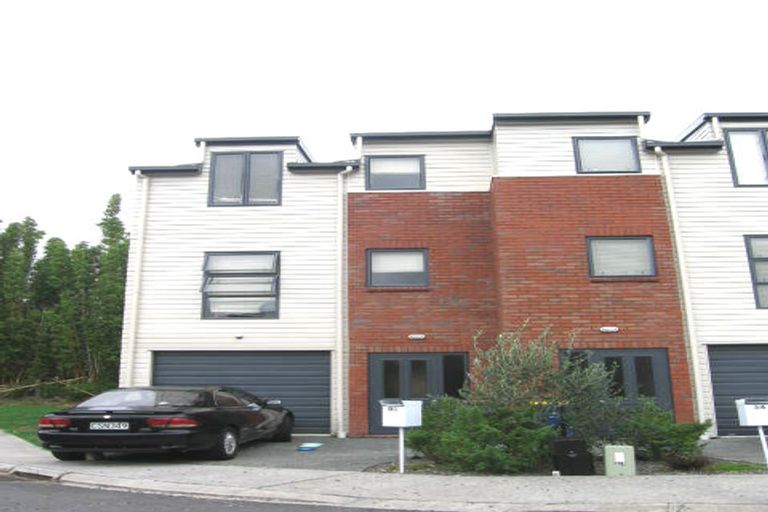 Photo of property in 32 Verdale Circle, Glen Eden, Auckland, 0602