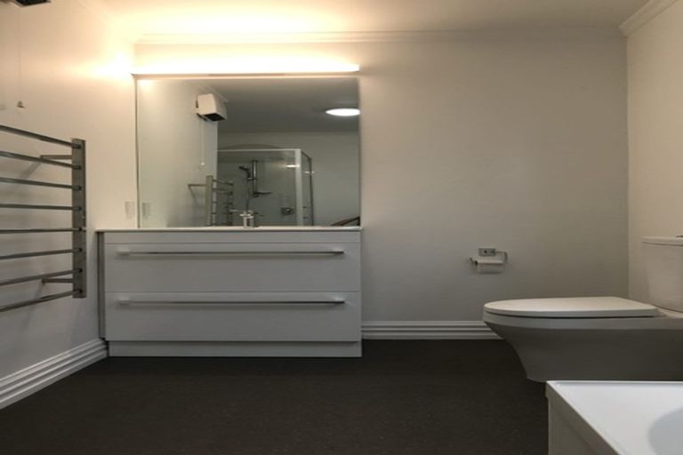 Photo of property in 21 Dorking Road, Brooklyn, Wellington, 6021