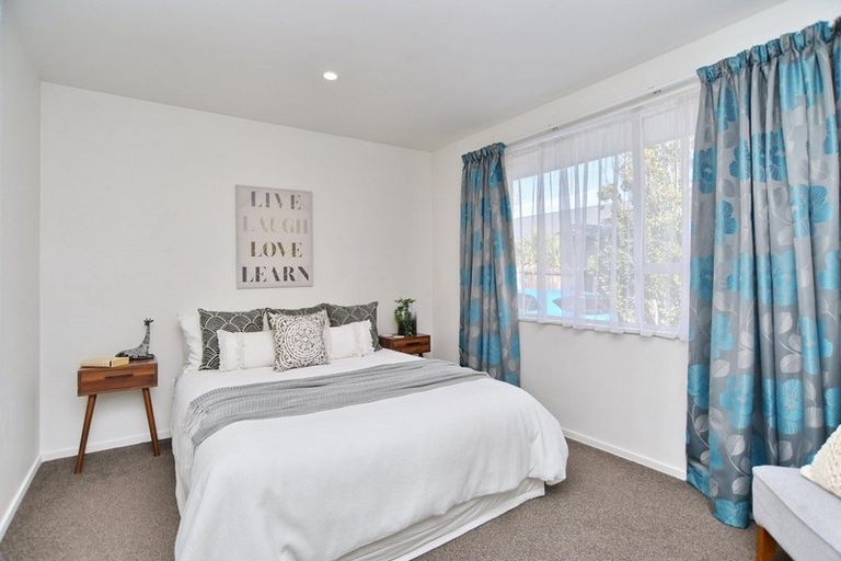 Photo of property in 17a Queenspark Drive, Parklands, Christchurch, 8083