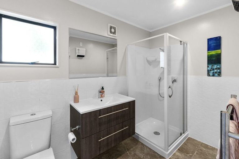 Photo of property in 133a Vodanovich Road, Te Atatu South, Auckland, 0610