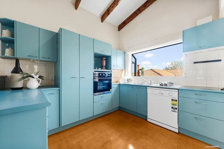 Photo of property in 5 Lagoon Way, West Harbour, Auckland, 0618