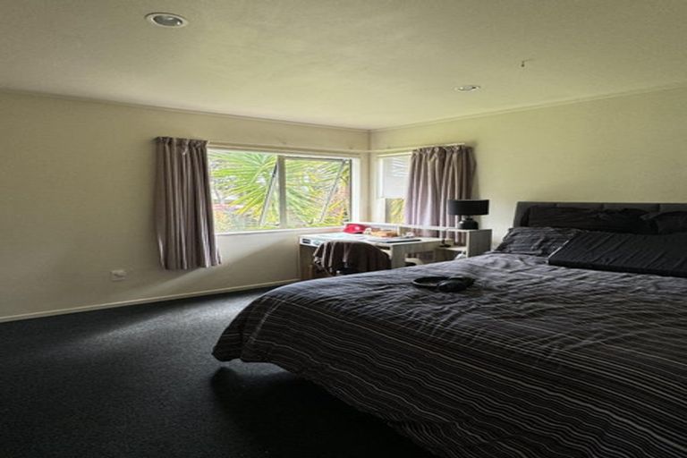 Photo of property in 2/2 Hatherlow Street, Glenfield, Auckland, 0629