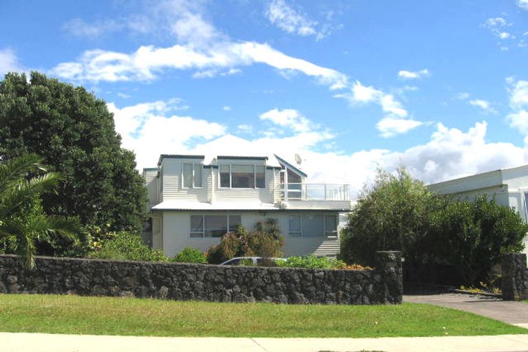 Photo of property in 19 Sharon Road, Waiake, Auckland, 0630