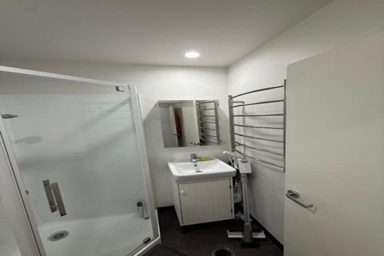 Photo of property in 5/160c Hobsonville Point Road, Hobsonville, Auckland, 0616