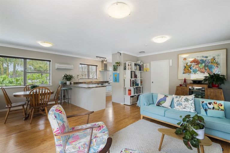 Photo of property in 35 Lynden Avenue, Hillcrest, Auckland, 0627