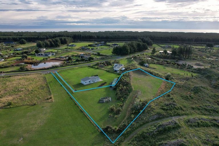 Photo of property in 14 Kanuka Drive, Waitarere, Levin, 5510