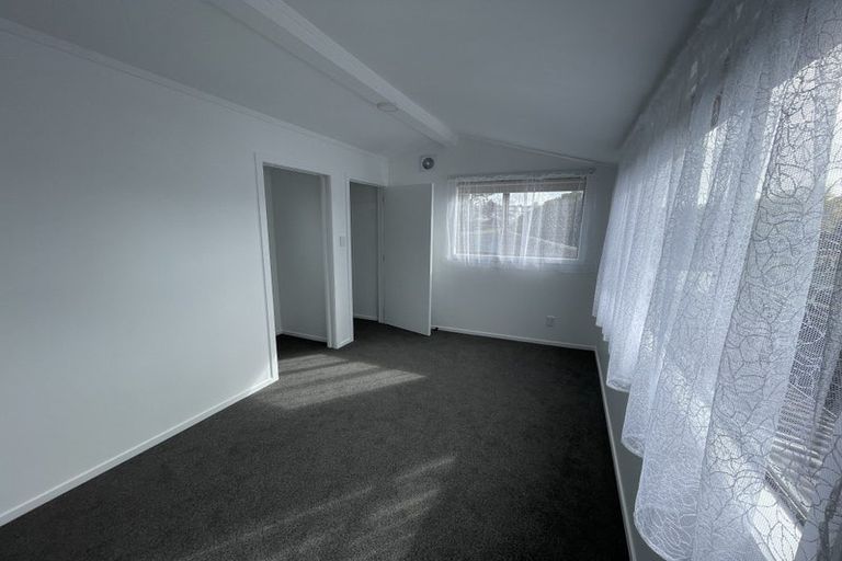 Photo of property in 1/4 Landseer Place, Blockhouse Bay, Auckland, 0600