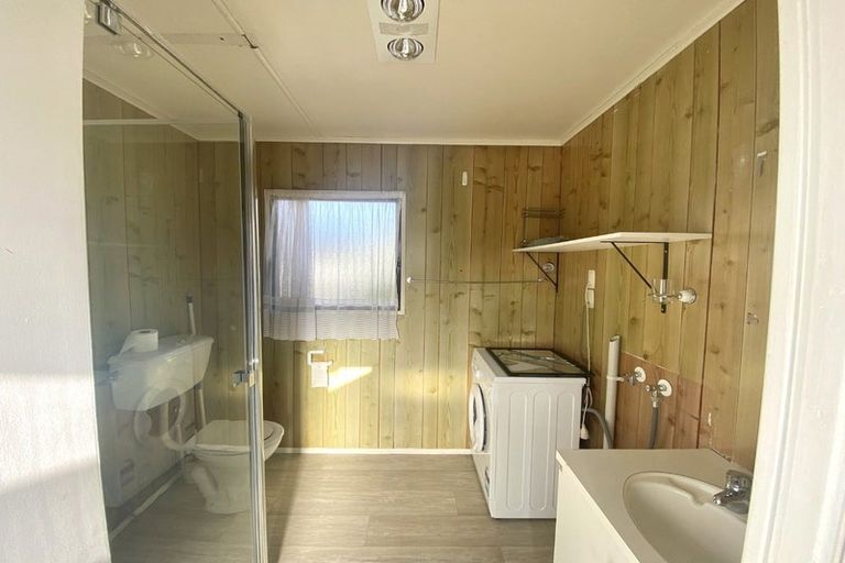 Photo of property in 14 Woodman Place, West Harbour, Auckland, 0618