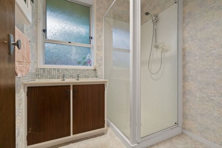 Photo of property in 2/56 Sunnynook Road, Sunnynook, Auckland, 0620