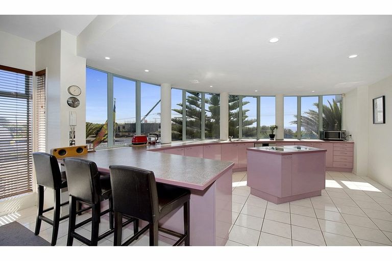 Photo of property in 191 Marine Parade, New Brighton, Christchurch, 8083