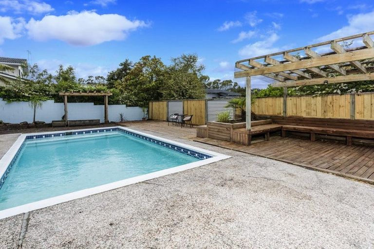 Photo of property in 58 Ravenwood Drive, Forrest Hill, Auckland, 0620