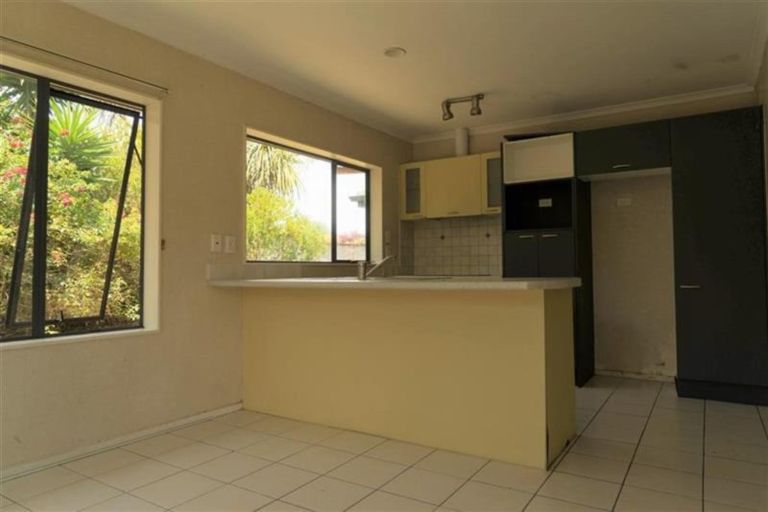 Photo of property in 4 Sandwick Drive, Weymouth, Auckland, 2103