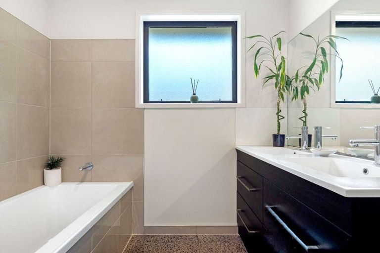 Photo of property in 103 Mcleod Road, South Head, Helensville, 0874