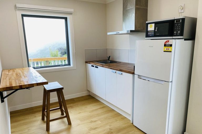 Photo of property in 12 Cromwell Point, Newlands, Wellington, 6037