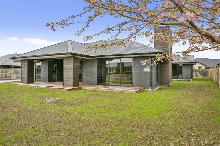 Photo of property in 35 Tulip Drive, Cambridge, 3434