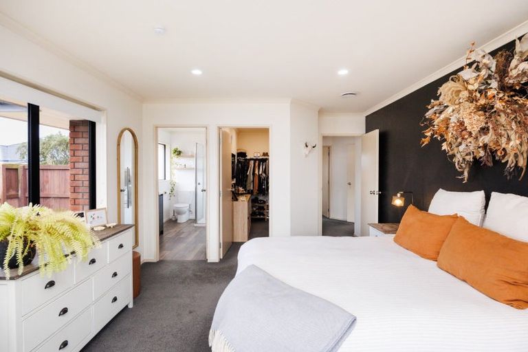 Photo of property in 17 Daniel Place, Kelvin Grove, Palmerston North, 4414