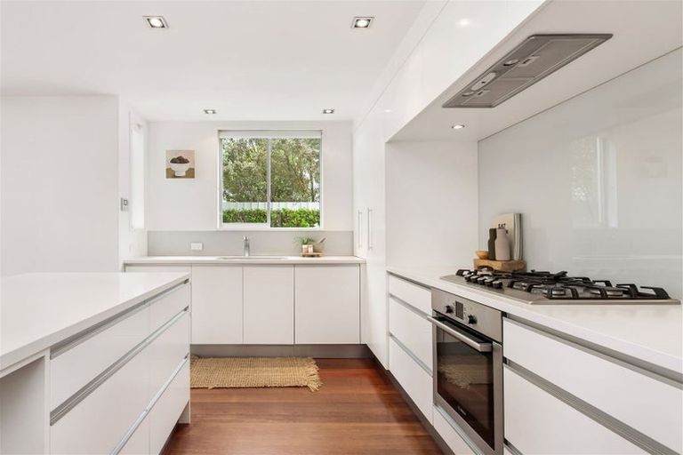 Photo of property in 43 Hawkesbury Avenue, St Albans, Christchurch, 8014