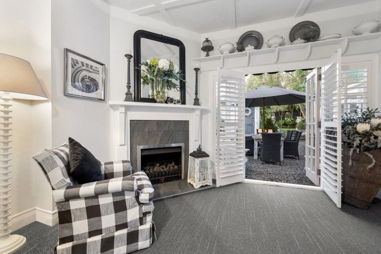 Photo of property in 10 Queens Parade, Devonport, Auckland, 0624