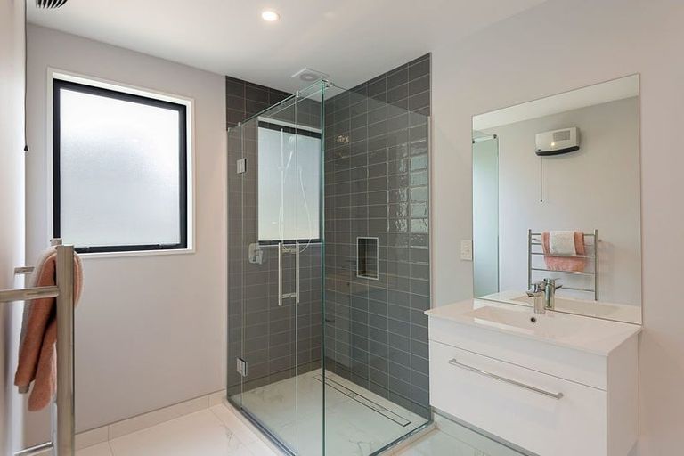 Photo of property in 6a The Rise, Mount Pleasant, Christchurch, 8081