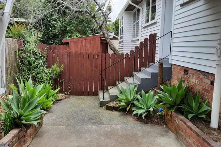 Photo of property in 142 Edgewater Drive, Pakuranga, Auckland, 2010