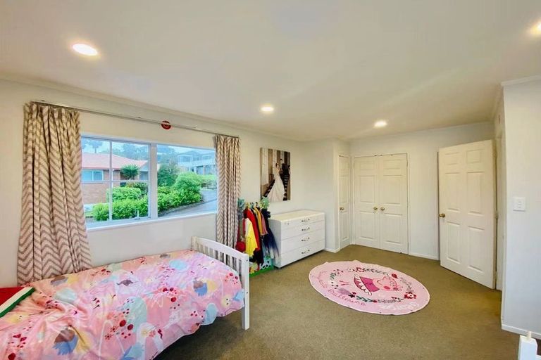 Photo of property in 1/133a Hobsonville Road, West Harbour, Auckland, 0618