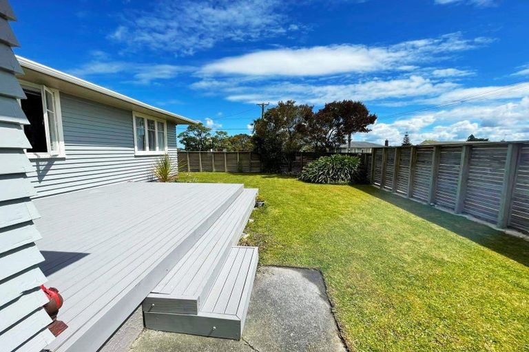 Photo of property in 2 Tararua Terrace, Cloverlea, Palmerston North, 4412