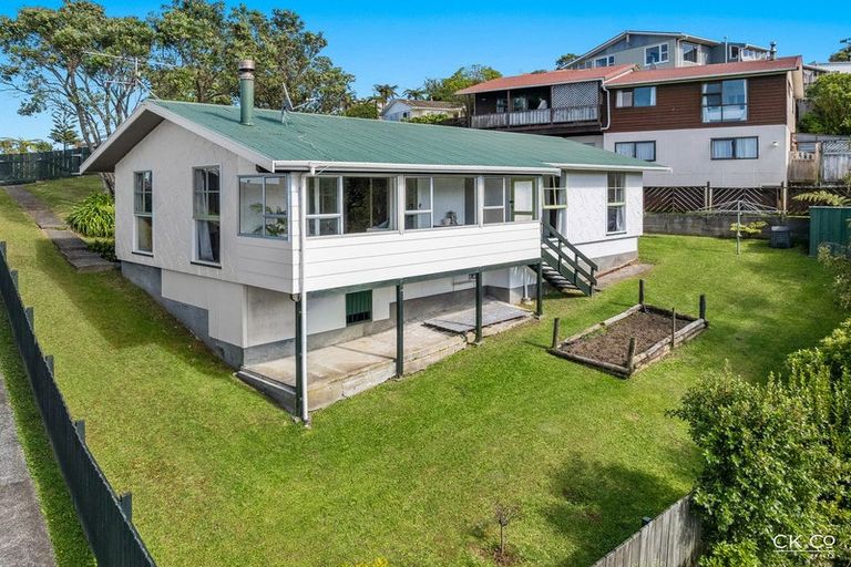 Photo of property in 3 Eastview Grove, Normandale, Lower Hutt, 5010