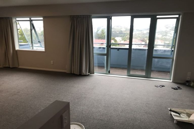 Photo of property in 2/93a Kelburn Parade, Kelburn, Wellington, 6012