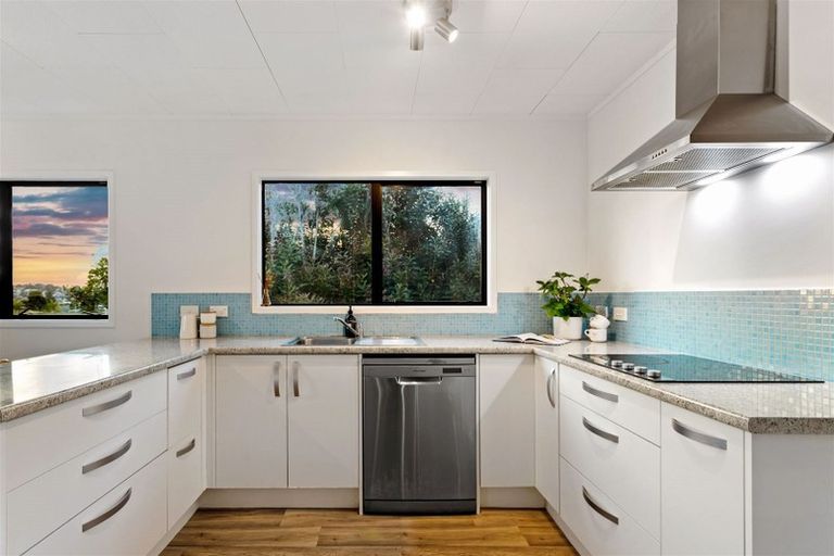 Photo of property in 1/9 Darcy Place, Massey, Auckland, 0614