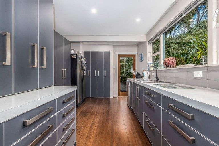 Photo of property in 48 Seaview Road, Paremata, Porirua, 5024