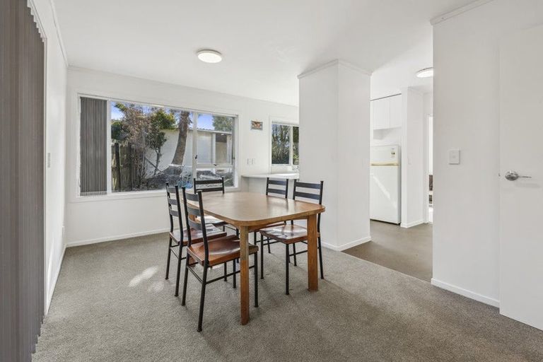 Photo of property in 2/12 Pamela Place, New Lynn, Auckland, 0600