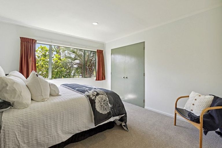 Photo of property in 26 Merewhira Road, Paremoremo, Albany, 0793