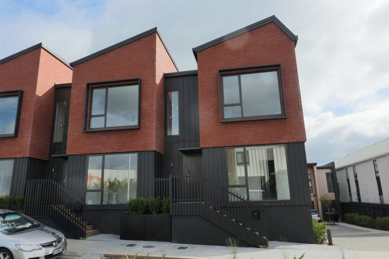 Photo of property in 8/2 Marlborough Crescent, Hobsonville, Auckland, 0616