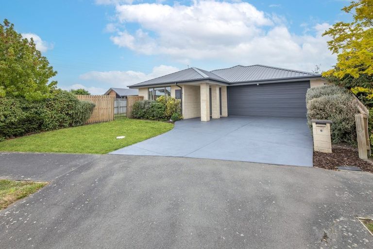 Photo of property in 6 Dunsford Close, Halswell, Christchurch, 8025