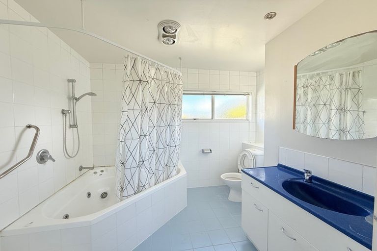 Photo of property in 1 Anakiwa Place, Milford, Auckland, 0620