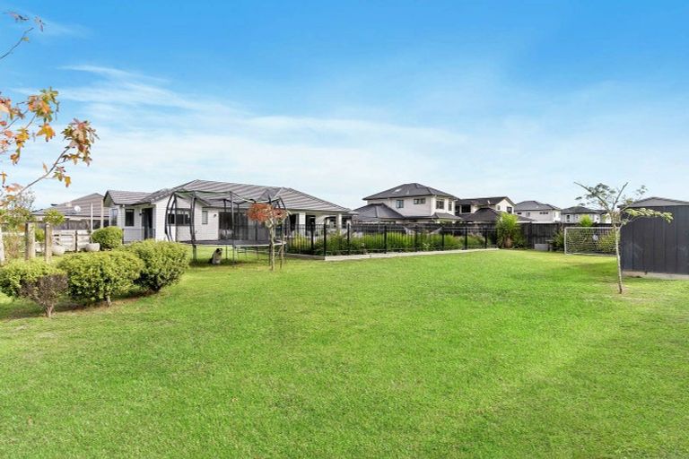 Photo of property in 19 Kahika Grove, Huapai, Kumeu, 0810