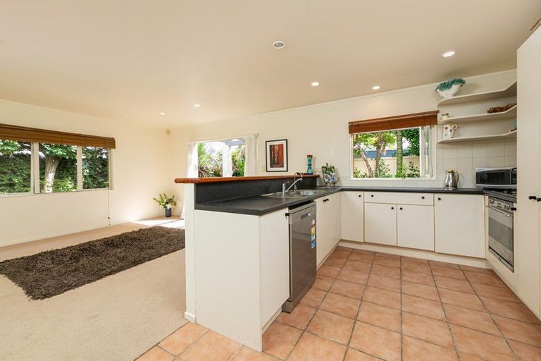 Photo of property in 2/2 Evan Street, Belmont, Auckland, 0622