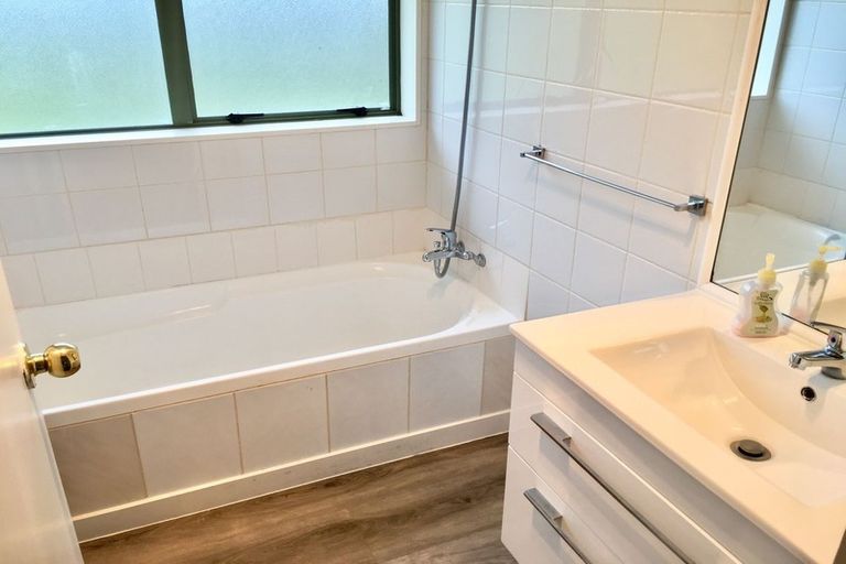 Photo of property in 210 Te Irirangi Drive, Flat Bush, Auckland, 2019