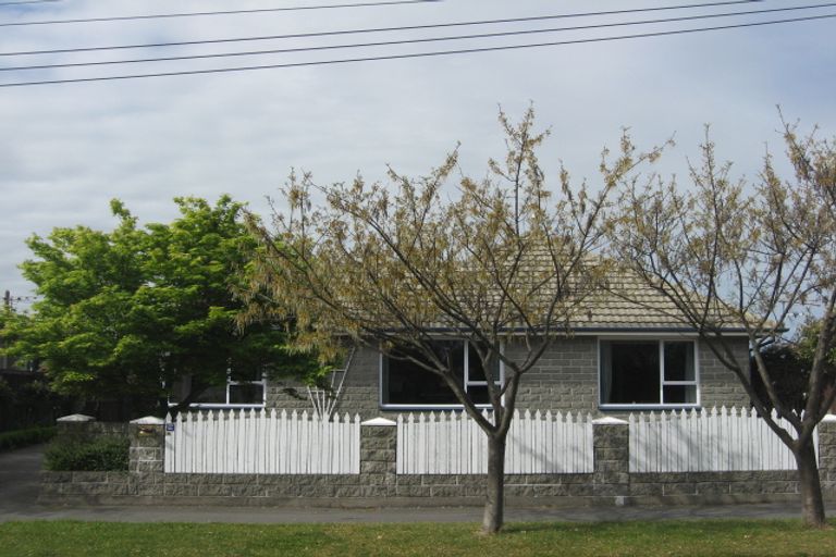 Photo of property in 16 Wychwood Crescent, Bishopdale, Christchurch, 8053