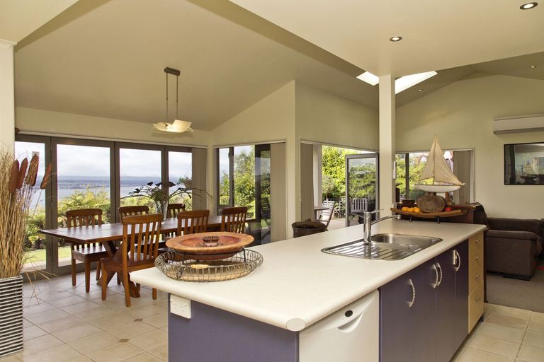 Photo of property in 6/92 Wakeman Road, Acacia Bay, Taupo, 3330