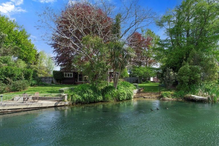 Photo of property in 40 Takinga Street, Mourea, Rotorua, 3074